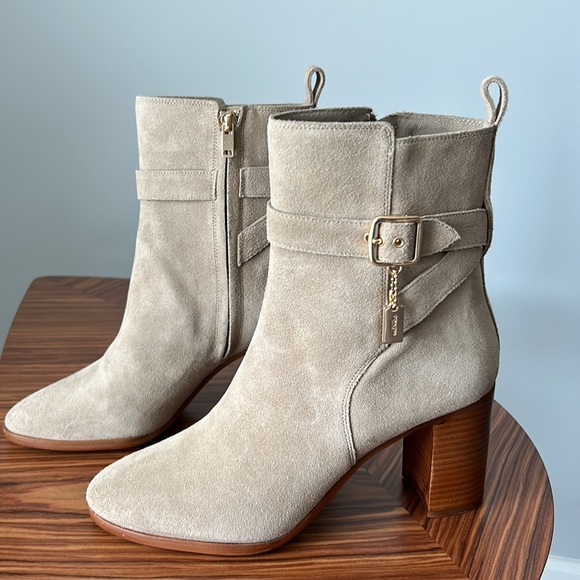 NWT COACH Olivia Suede Ankle Booties Color: OATMEAL Size 10 - Picture 8 of 16